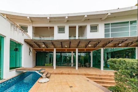 Casa à venda com 700m², 4 quartos e 6 vagas Casa à venda com 700m², 4 quartos e 6 vagasPiscina