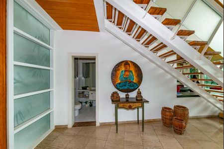 Casa à venda com 700m², 4 quartos e 6 vagas Casa à venda com 700m², 4 quartos e 6 vagasLavabo 1