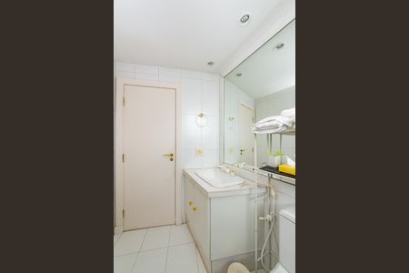 Casa à venda com 700m², 4 quartos e 6 vagas Casa à venda com 700m², 4 quartos e 6 vagasBanheiro da Suíte 3