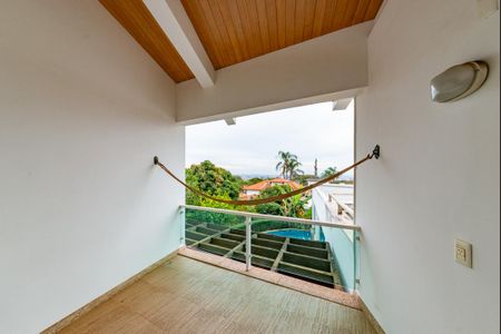 Casa à venda com 700m², 4 quartos e 6 vagas Casa à venda com 700m², 4 quartos e 6 vagasVaranda da Suíte 4