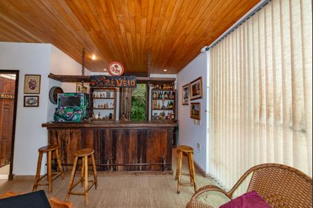 Casa à venda com 700m², 4 quartos e 6 vagas Casa à venda com 700m², 4 quartos e 6 vagasÁrea gourmet