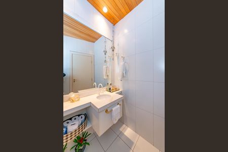 Casa à venda com 700m², 4 quartos e 6 vagas Casa à venda com 700m², 4 quartos e 6 vagasLavabo 1