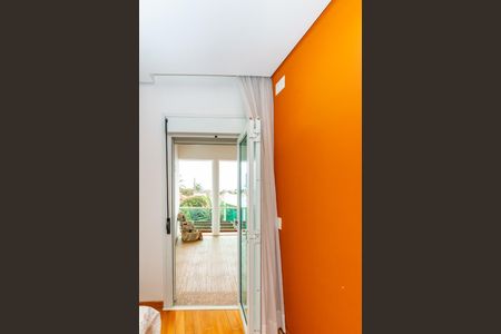 Casa à venda com 700m², 4 quartos e 6 vagas Casa à venda com 700m², 4 quartos e 6 vagasVaranda das Suíte 2 e 3