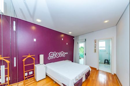 Casa à venda com 700m², 4 quartos e 6 vagas Casa à venda com 700m², 4 quartos e 6 vagasSuíte 3