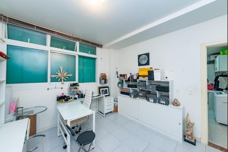 Casa à venda com 700m², 4 quartos e 6 vagas Casa à venda com 700m², 4 quartos e 6 vagasBanheiro de serviço