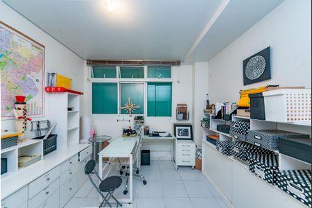 Casa à venda com 700m², 4 quartos e 6 vagas Casa à venda com 700m², 4 quartos e 6 vagasBanheiro de serviço