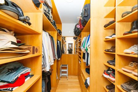 Casa à venda com 700m², 4 quartos e 6 vagas Casa à venda com 700m², 4 quartos e 6 vagasCloset da suíte 1