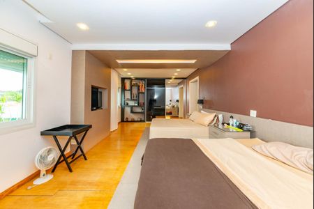 Casa à venda com 700m², 4 quartos e 6 vagas Casa à venda com 700m², 4 quartos e 6 vagasSuíte 1