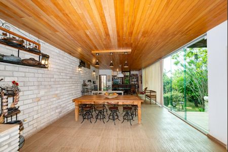 Casa à venda com 700m², 4 quartos e 6 vagas Casa à venda com 700m², 4 quartos e 6 vagasÁrea gourmet