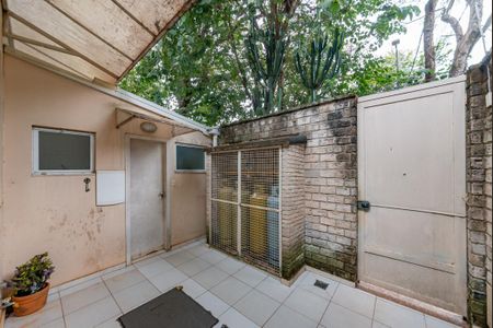 Casa à venda com 700m², 4 quartos e 6 vagas Casa à venda com 700m², 4 quartos e 6 vagasÁrea de Serviço