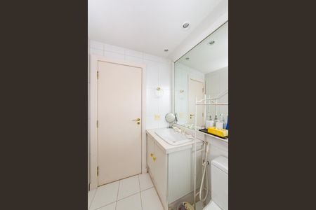 Casa à venda com 700m², 4 quartos e 6 vagas Casa à venda com 700m², 4 quartos e 6 vagasBanheiro da Suíte 2