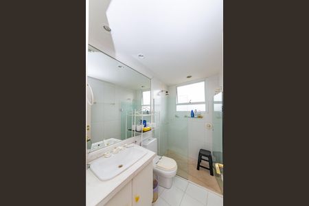 Casa à venda com 700m², 4 quartos e 6 vagas Casa à venda com 700m², 4 quartos e 6 vagasBanheiro da Suíte 2