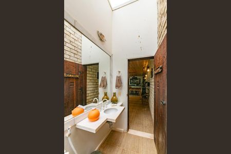 Casa à venda com 700m², 4 quartos e 6 vagas Casa à venda com 700m², 4 quartos e 6 vagasLavabo 3