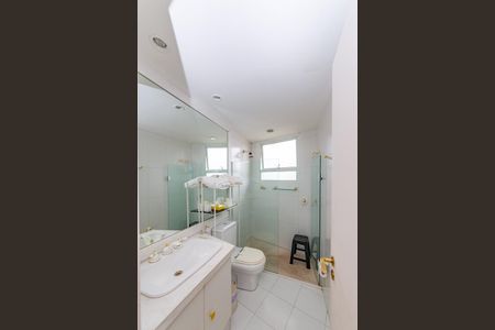 Casa à venda com 700m², 4 quartos e 6 vagas Casa à venda com 700m², 4 quartos e 6 vagasBanheiro da Suíte 3