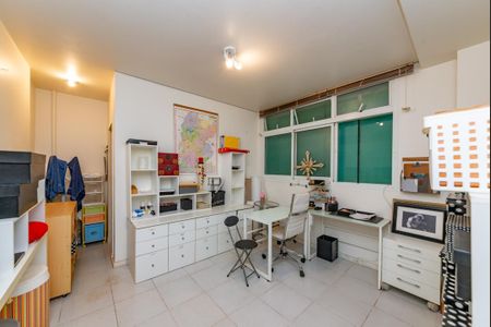 Casa à venda com 700m², 4 quartos e 6 vagas Casa à venda com 700m², 4 quartos e 6 vagasBanheiro de serviço