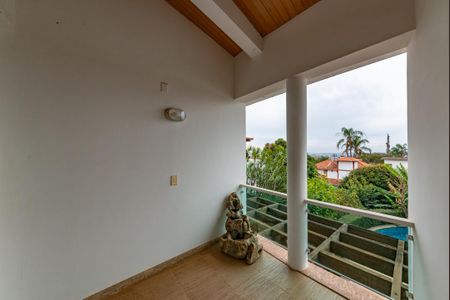 Casa à venda com 700m², 4 quartos e 6 vagas Casa à venda com 700m², 4 quartos e 6 vagasVaranda das Suíte 2 e 3