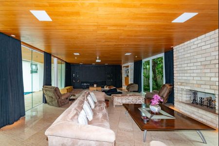 Casa à venda com 700m², 4 quartos e 6 vagas Casa à venda com 700m², 4 quartos e 6 vagasSala 3