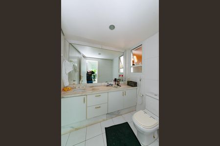 Casa à venda com 700m², 4 quartos e 6 vagas Casa à venda com 700m², 4 quartos e 6 vagasLavabo 2