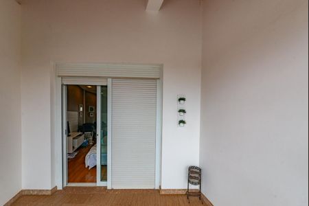 Casa à venda com 700m², 4 quartos e 6 vagas Casa à venda com 700m², 4 quartos e 6 vagasVaranda da Suíte 4