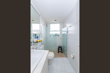 Casa à venda com 700m², 4 quartos e 6 vagas Casa à venda com 700m², 4 quartos e 6 vagasBanheiro da Suíte 2