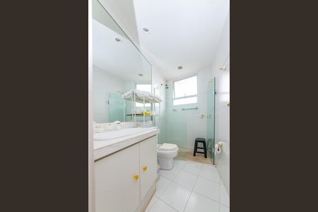 Casa à venda com 700m², 4 quartos e 6 vagas Casa à venda com 700m², 4 quartos e 6 vagasBanheiro da Suíte 3