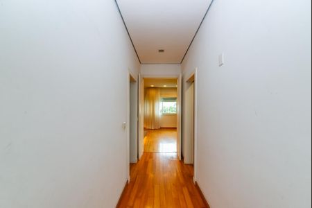 Casa à venda com 700m², 4 quartos e 6 vagas Casa à venda com 700m², 4 quartos e 6 vagasSuíte 1