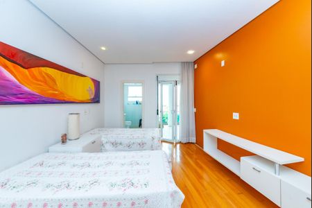 Casa à venda com 700m², 4 quartos e 6 vagas Casa à venda com 700m², 4 quartos e 6 vagasSuíte 2