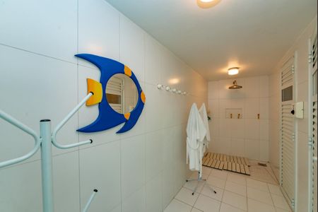 Casa à venda com 700m², 4 quartos e 6 vagas Casa à venda com 700m², 4 quartos e 6 vagasSaúna