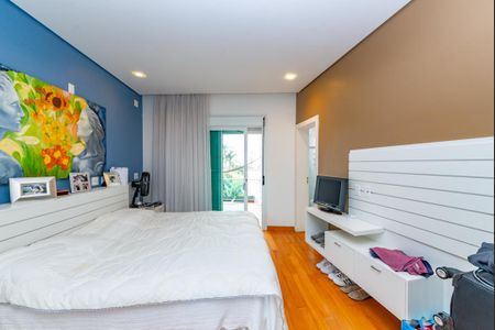 Casa à venda com 700m², 4 quartos e 6 vagas Casa à venda com 700m², 4 quartos e 6 vagasSuíte 4