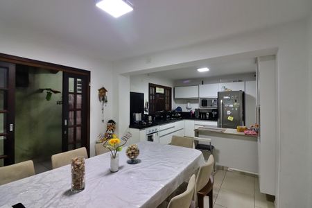Casa à venda com 195m², 4 quartos e 3 vagasCopa e Cozinha
