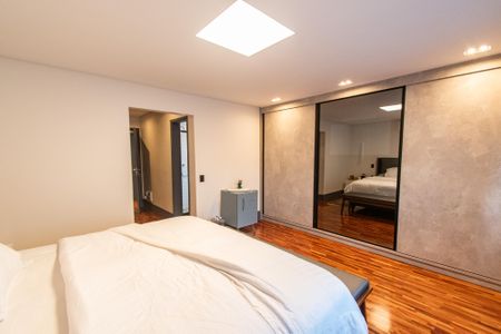 Casa à venda com 300m², 3 quartos e 4 vagas Casa à venda com 300m², 3 quartos e 4 vagasSuíte