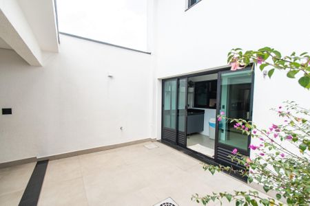 Casa à venda com 300m², 3 quartos e 4 vagas Casa à venda com 300m², 3 quartos e 4 vagasQuintal