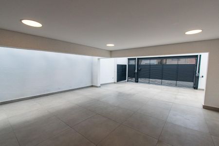 Casa à venda com 300m², 3 quartos e 4 vagas Casa à venda com 300m², 3 quartos e 4 vagasGaragem