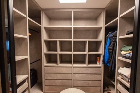 Casa à venda com 300m², 3 quartos e 4 vagas Casa à venda com 300m², 3 quartos e 4 vagasCloset da suíte