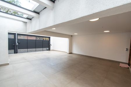 Casa à venda com 300m², 3 quartos e 4 vagas Casa à venda com 300m², 3 quartos e 4 vagasGaragem