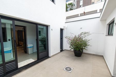 Casa à venda com 300m², 3 quartos e 4 vagas Casa à venda com 300m², 3 quartos e 4 vagasQuintal