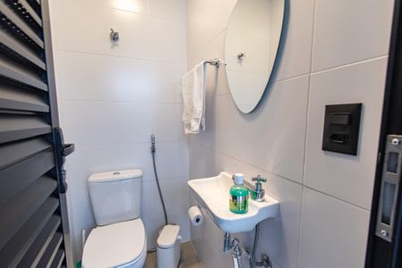 Casa à venda com 300m², 3 quartos e 4 vagas Casa à venda com 300m², 3 quartos e 4 vagasBanheiro de serviço