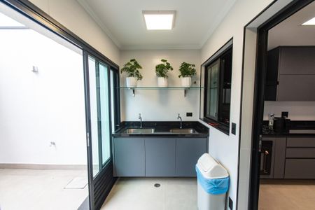 Casa à venda com 300m², 3 quartos e 4 vagas Casa à venda com 300m², 3 quartos e 4 vagasÁrea de serviço