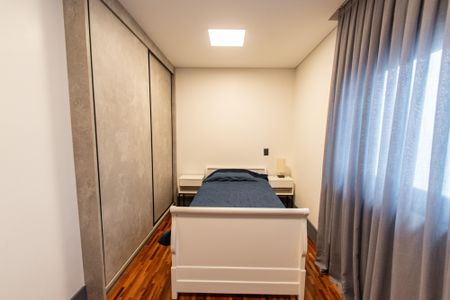 Casa à venda com 300m², 3 quartos e 4 vagas Casa à venda com 300m², 3 quartos e 4 vagasQuarto 2