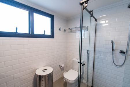 Casa à venda com 300m², 3 quartos e 4 vagas Casa à venda com 300m², 3 quartos e 4 vagasBanheiro Social