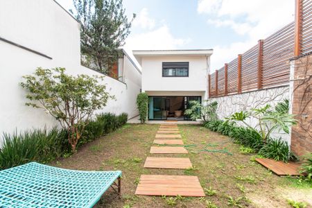 Casa à venda com 300m², 3 quartos e 4 vagas Casa à venda com 300m², 3 quartos e 4 vagasQuintal