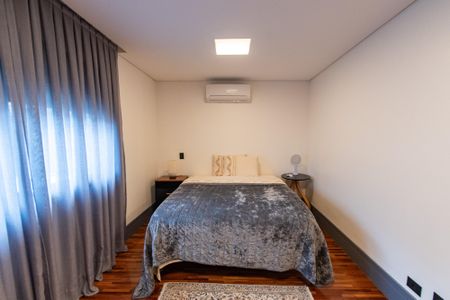 Casa à venda com 300m², 3 quartos e 4 vagas Casa à venda com 300m², 3 quartos e 4 vagasQuarto 1