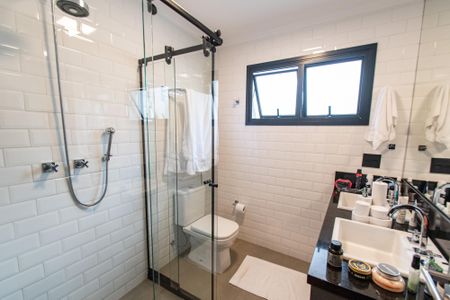 Casa à venda com 300m², 3 quartos e 4 vagas Casa à venda com 300m², 3 quartos e 4 vagasBanheiro da Suíte