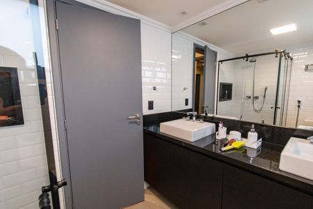 Casa à venda com 300m², 3 quartos e 4 vagas Casa à venda com 300m², 3 quartos e 4 vagasBanheiro Social