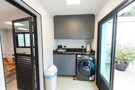 Casa à venda com 300m², 3 quartos e 4 vagas Casa à venda com 300m², 3 quartos e 4 vagasÁrea de serviço