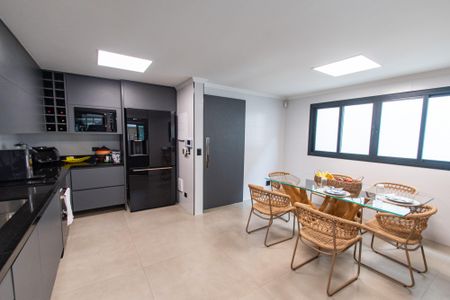 Casa à venda com 300m², 3 quartos e 4 vagas Casa à venda com 300m², 3 quartos e 4 vagasCozinha