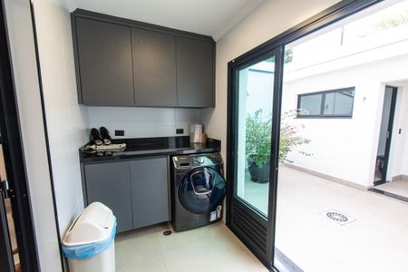 Casa à venda com 300m², 3 quartos e 4 vagas Casa à venda com 300m², 3 quartos e 4 vagasÁrea de serviço