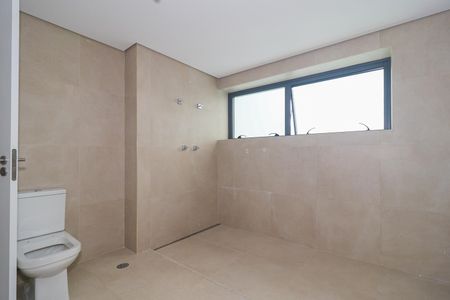 Apartamento à venda com 330m², 4 quartos e 4 vagas Apartamento à venda com 330m², 4 quartos e 4 vagasBanheiro da Suíte 1