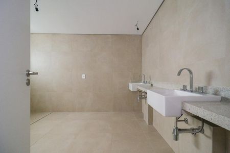 Apartamento à venda com 330m², 4 quartos e 4 vagas Apartamento à venda com 330m², 4 quartos e 4 vagasBanheiro da Suíte 1