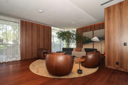 Apartamento à venda com 330m², 4 quartos e 4 vagas Apartamento à venda com 330m², 4 quartos e 4 vagasÁrea comum - Salão de festas